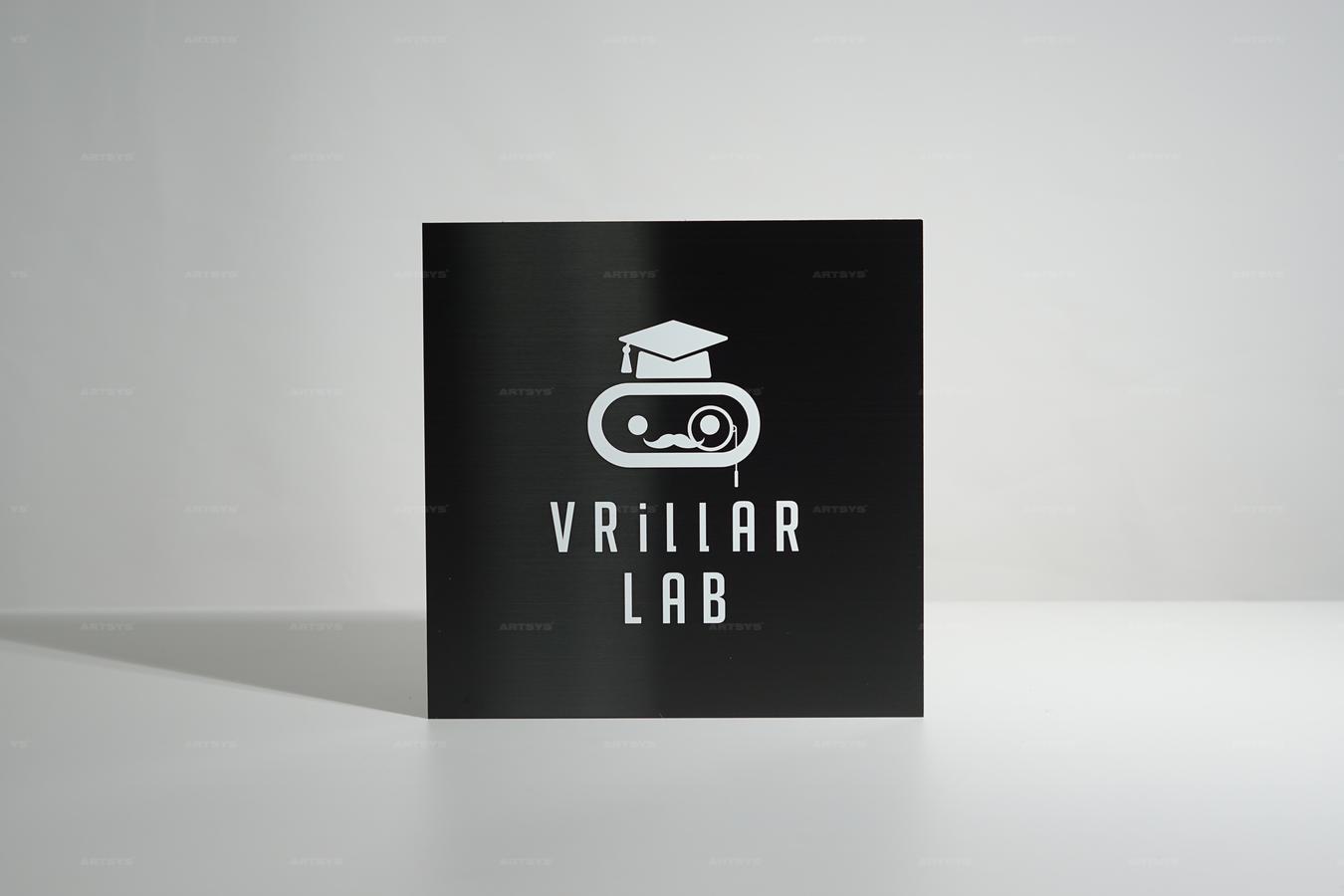 아트시스의 블랙 스테인리스 VRILLAR LAB 간판